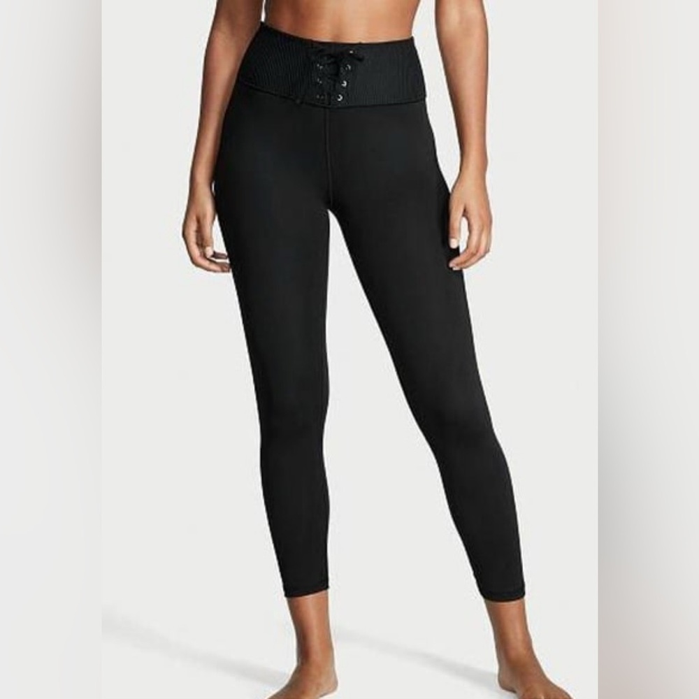 VS Essentials ON POINT FLOW LEGGINGS